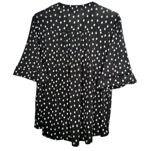NWT Cocomo Plus Size 3X Black & White Geo Print Pintuck Short Sleeve Top - Picture 2 of 7